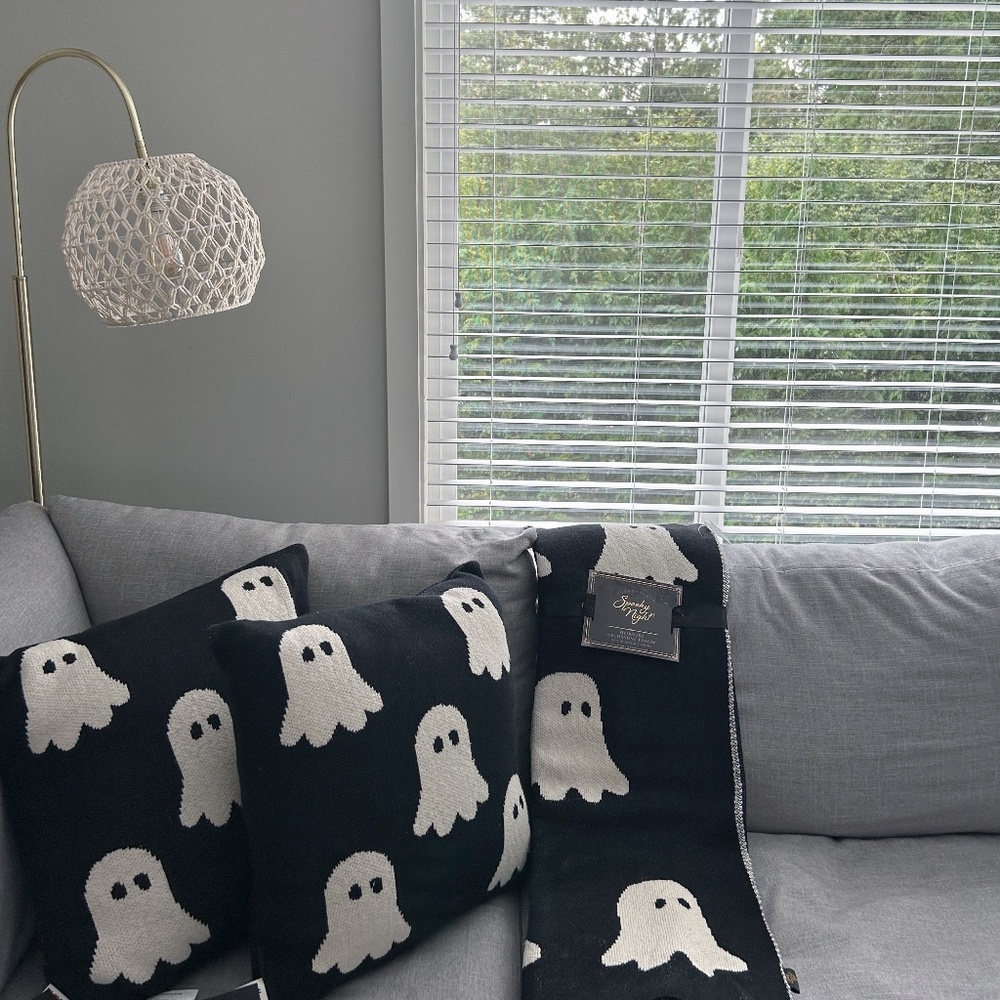 Viral Ghost Blanket - BNWT